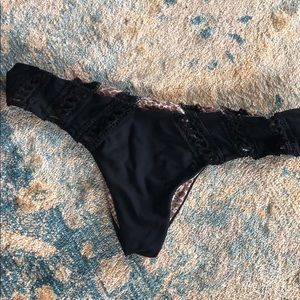 Acacia black bottoms